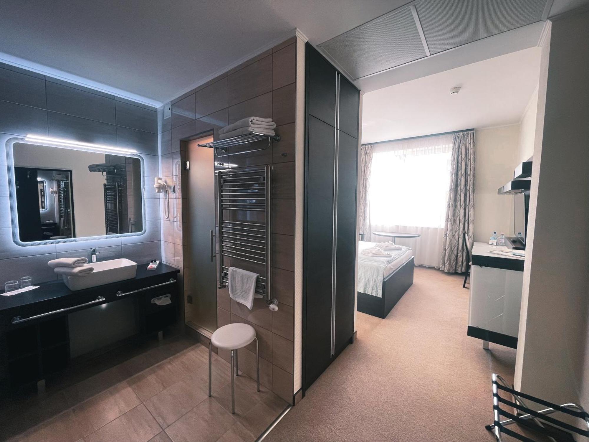 Hotel Czinege & Etterem Koka Eksteriør billede